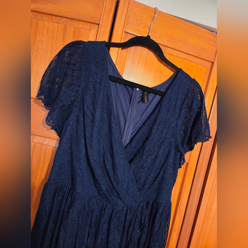 Chic Navy Lace Dress